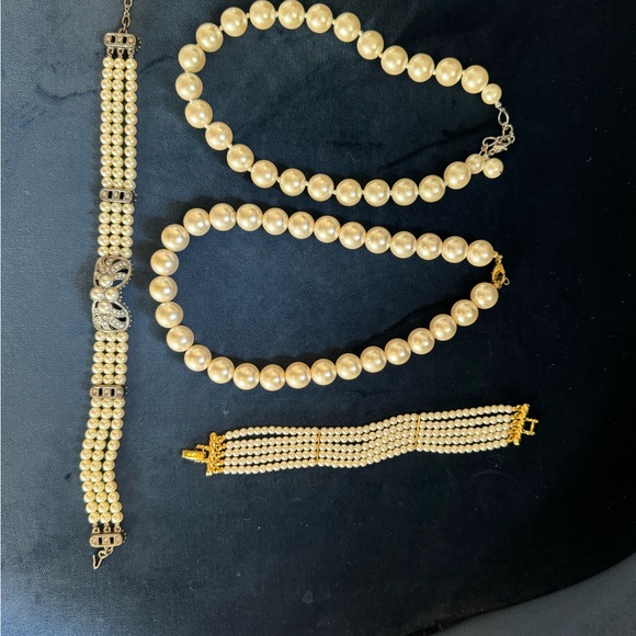 Set 3 Pearl necklaces/choker & 1 bracelet. Very Jackie Kennedy Style Timeless - Picture 4 of 10